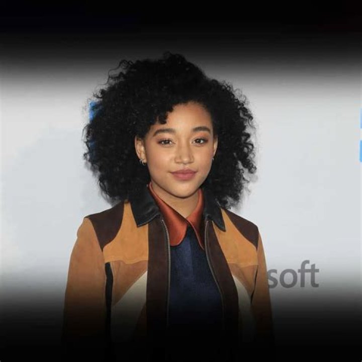 Liza Rowe: The Journey of a Multi-Talented Star